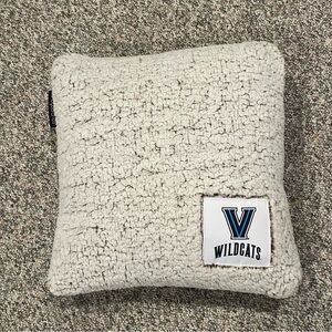 Villanova Pillow